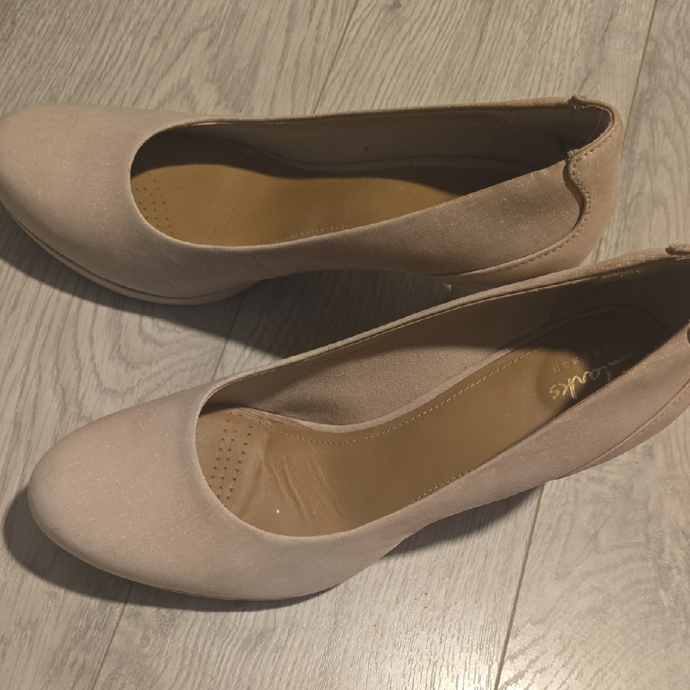 Clarks Nude Heels Classic Design